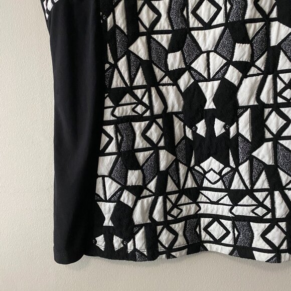 Marallis Collection Black White Geometric Pattern Sleeveless Top - Picture 5 of 8